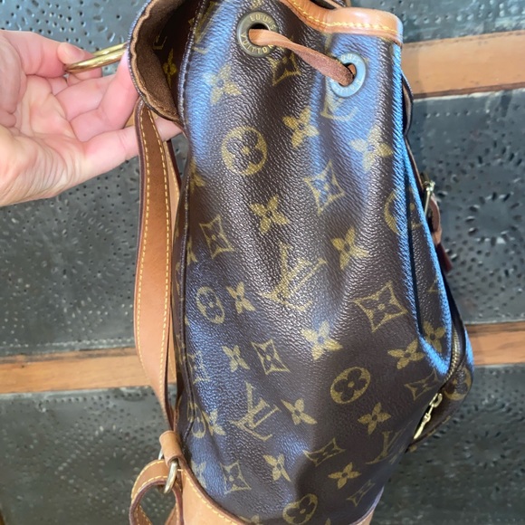 Louis Vuitton Montsouris MM Backpack - Picture 2 of 12